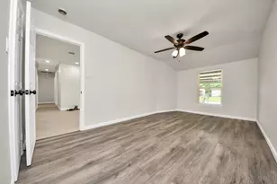 5111 Willow Glen Dr, Houston, TX 77033 - Photo 19
