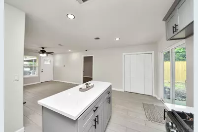 5111 Willow Glen Drive, Houston, TX 77033 - Photo 17