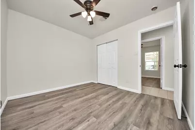 5111 Willow Glen Drive, Houston, TX 77033 - Photo 27