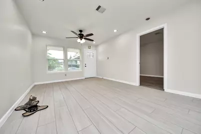 5111 Willow Glen Drive, Houston, TX 77033 - Photo 11