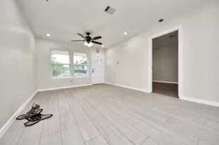 5111 Willow Glen Dr, Houston, TX 77033 - Photo 11