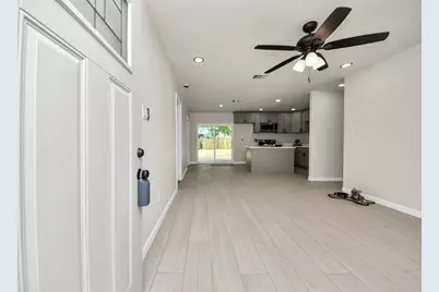5111 Willow Glen Drive, Houston, TX 77033 - Photo 3