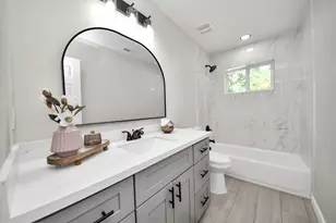 5111 Willow Glen Dr, Houston, TX 77033 - Photo 29