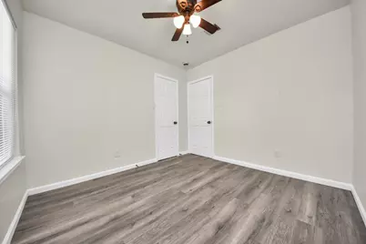 5111 Willow Glen Drive, Houston, TX 77033 - Photo 25
