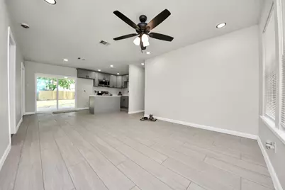 5111 Willow Glen Drive, Houston, TX 77033 - Photo 9