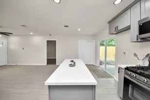 5111 Willow Glen Dr, Houston, TX 77033 - Photo 17