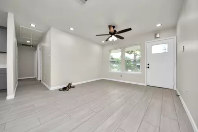 5111 Willow Glen Drive, Houston, TX 77033 - Photo 11