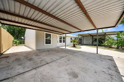 5111 Willow Glen Drive, Houston, TX 77033 - Photo 7