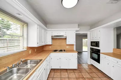 2219 Valley Manor Drive, Missouri City, TX 77489 - Photo 13