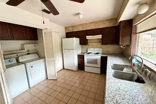 1119 Pinecroft Dr, Sugar Land, TX 77498 - Photo 9