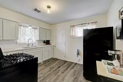220 Caplin Street, Houston, TX 77022 - Photo 5