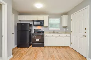 303 Vincent St, Houston, TX 77009 - Photo 5