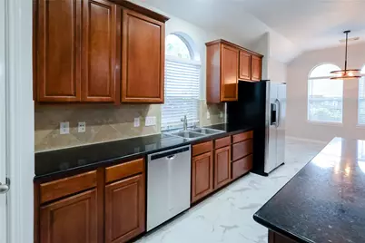 14 W Archwyck Circle W, The Woodlands, TX 77382 - Photo 19