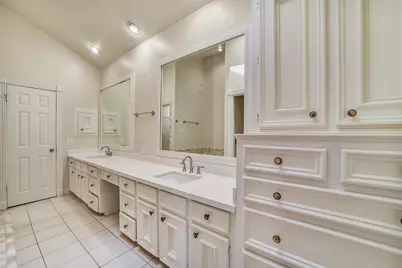 1605 Nantucket Drive #B, Houston, TX 77057 - Photo 15