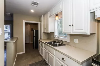 4715 Avenue P 1/2 #rear, Galveston, TX 77551 - Photo 5