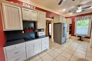 560 Jimmy Phillips Blvd, Angleton, TX 77515 - Photo 17