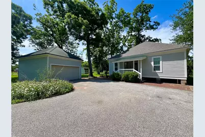 560 Jimmy Phillips Boulevard, Angleton, TX 77515 - Photo 1