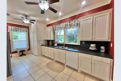 560 Jimmy Phillips Boulevard, Angleton, TX 77515 - Photo 19