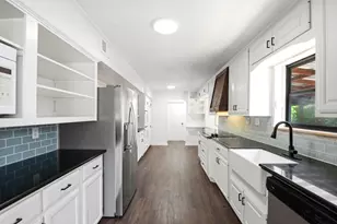 2011 Ave T, Huntsville, TX 77340 - Photo 9