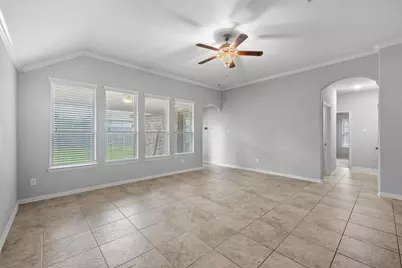 636 Maple Point Drive E, Conroe, TX 77301 - Photo 11
