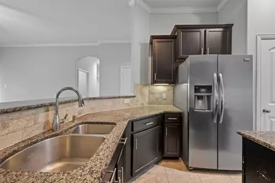 636 Maple Point Drive E, Conroe, TX 77301 - Photo 7