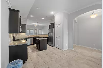 636 Maple Point Drive E, Conroe, TX 77301 - Photo 5