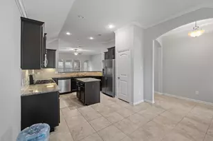 636 Maple Point Dr E, Conroe, TX 77301 - Photo 5