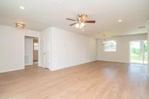 408 Bellmar Ln, Friendswood, TX 77546 - Photo 5