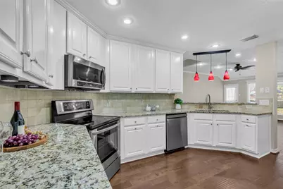14 Almond Branch Place, The Woodlands, TX 77382 - Photo 9