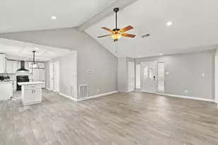 1704 S 1st St, Conroe, TX 77301 - Photo 9