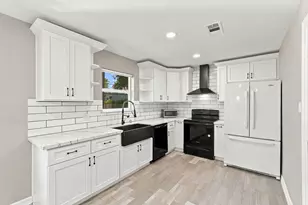 1704 S 1st St, Conroe, TX 77301 - Photo 13