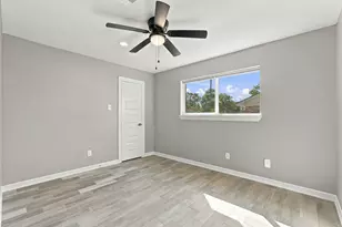 1704 S 1st St, Conroe, TX 77301 - Photo 21