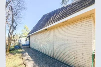 4806 Brookfield Drive, Houston, TX 77045 - Photo 11