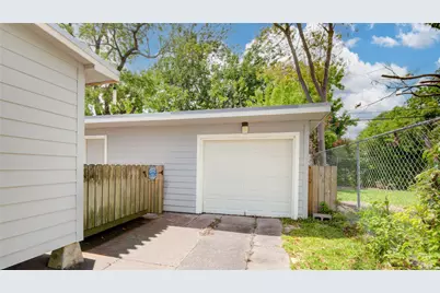1011 11th Street N, Texas City, TX 77590 - Photo 7