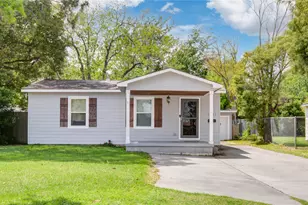 1011 11th St N, Texas City, TX 77590 - Photo 1