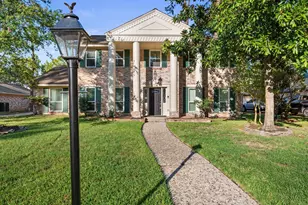 13718 Balmore Cir, Houston, TX 77069 - Photo 3