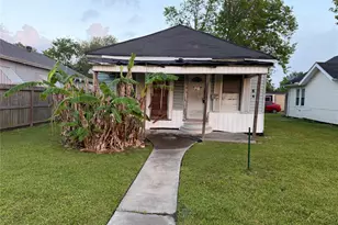 845 13th St, Port Arthur, TX 77640 - Photo 1