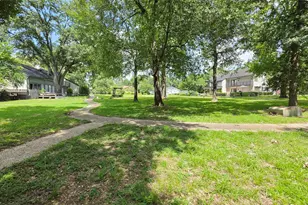 109 Springs Edge Dr, Conroe, TX 77356 - Photo 11