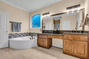 2 Glistening Pond Pl, The Woodlands, TX 77382 - Photo 9