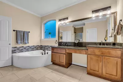 2 Glistening Pond Place, The Woodlands, TX 77382 - Photo 9