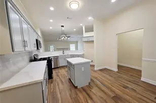 911 Beechgrove Dr, Webster, TX 77058 - Photo 3