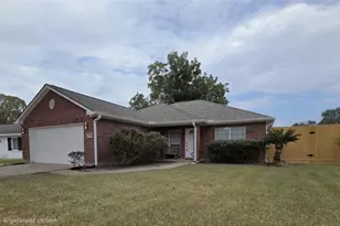 911 Beechgrove Dr, Webster, TX 77058 - Photo 1