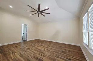 911 Beechgrove Dr, Webster, TX 77058 - Photo 11
