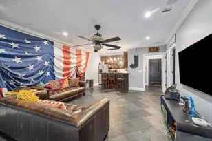 205 W 24th St, Houston, TX 77008 - Photo 13