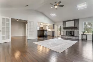 948 Spring Hills Dr, New Braunfels, TX 78130 - Photo 5