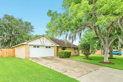 105 Sugar Cane Trace, Lake Jackson, TX 77566 - Photo 1