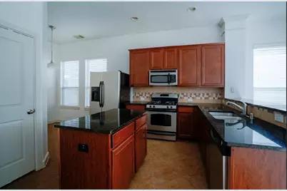 114 W Montfair Boulevard, The Woodlands, TX 77382 - Photo 3