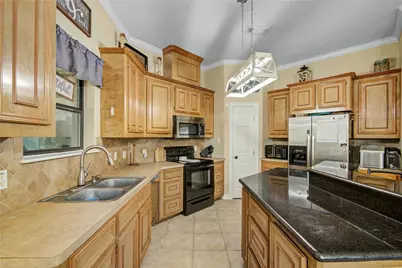 1000 Cardinal Drive, Richwood, TX 77566 - Photo 9