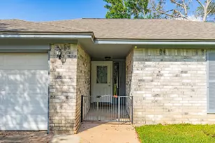 526 Tall Timber Dr, West Columbia, TX 77486 - Photo 5