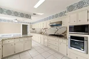 7231 Granvia Dr, Houston, TX 77083 - Photo 17